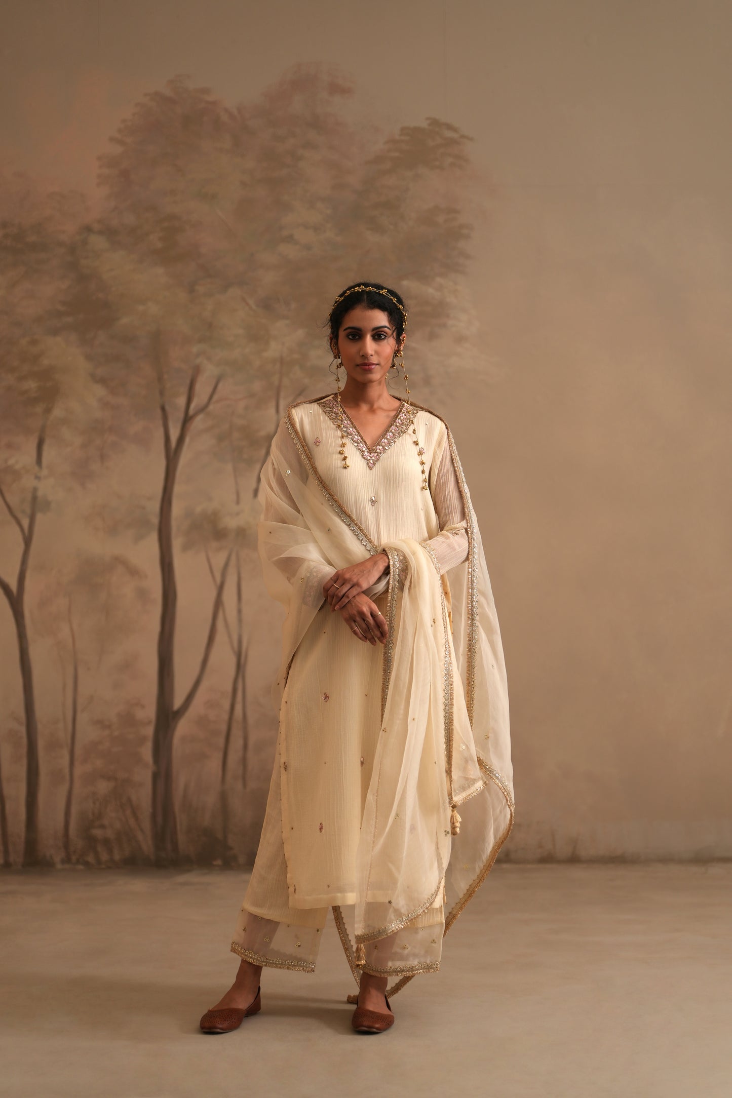 Dutch White Crushed Muslin Kurta with Zardozi and Gota V neck