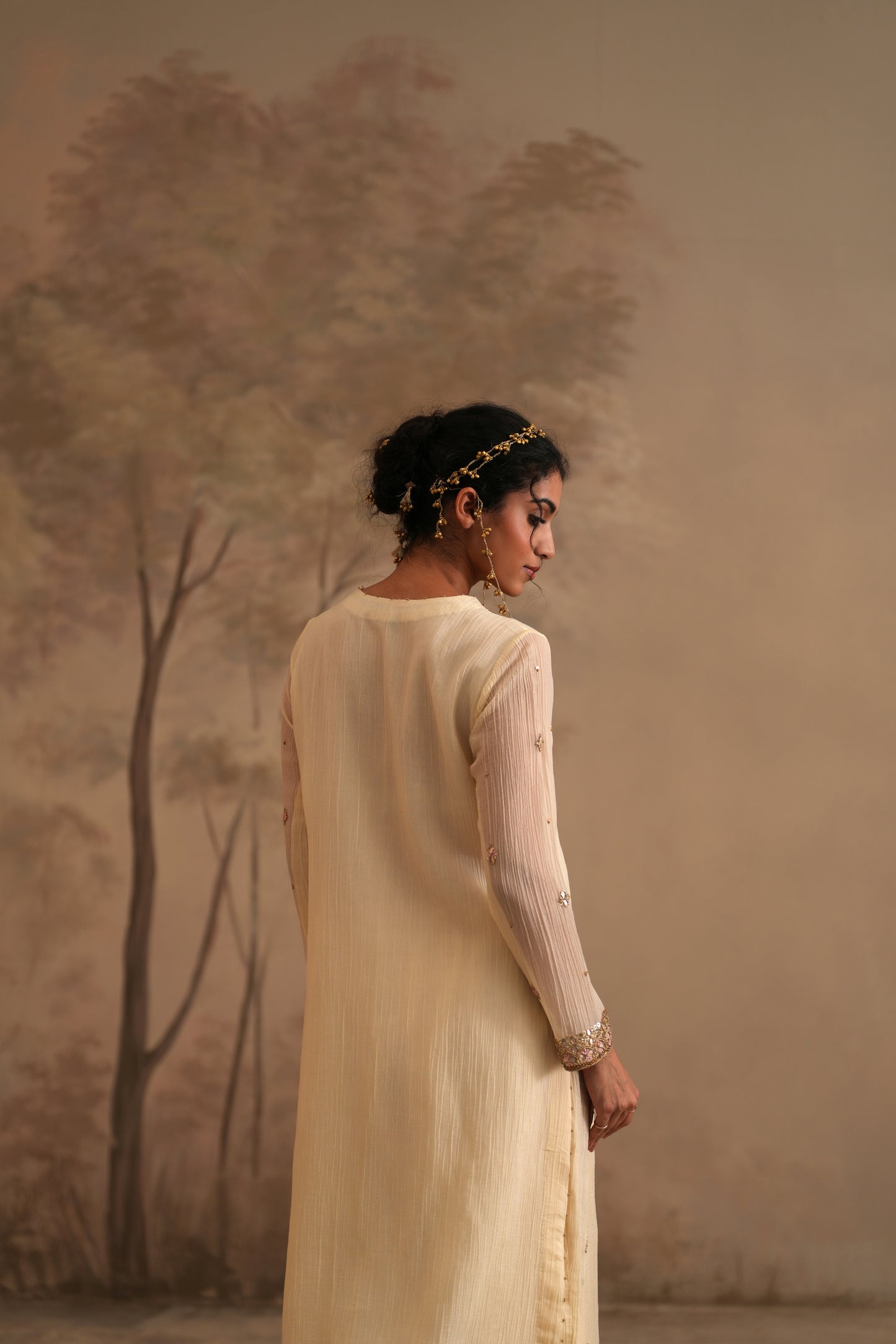 Dutch White Crushed Muslin Kurta with Zardozi and Gota V neck