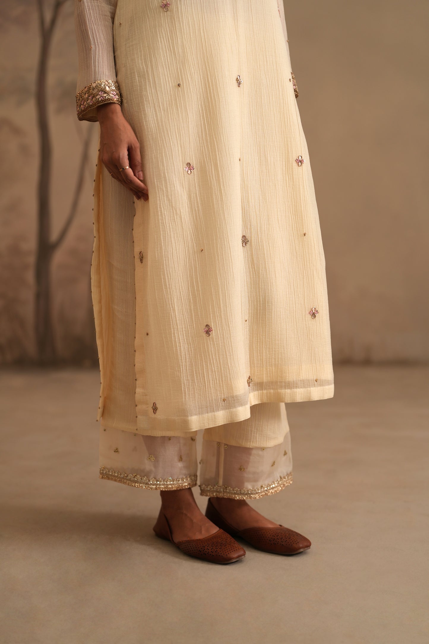 Dutch White Crushed Muslin Kurta with Zardozi and Gota V neck