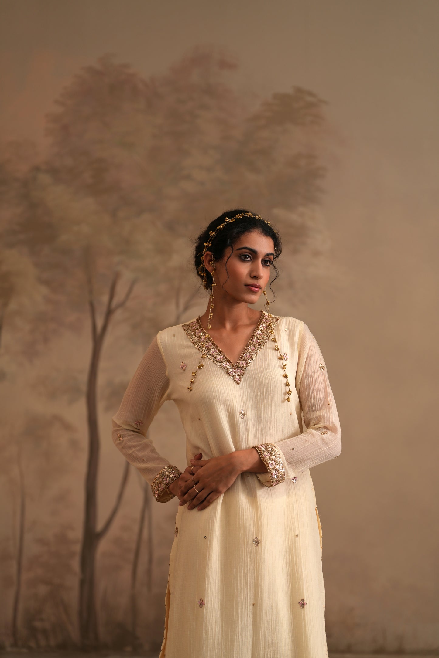Dutch White Crushed Muslin Kurta with Zardozi and Gota V neck
