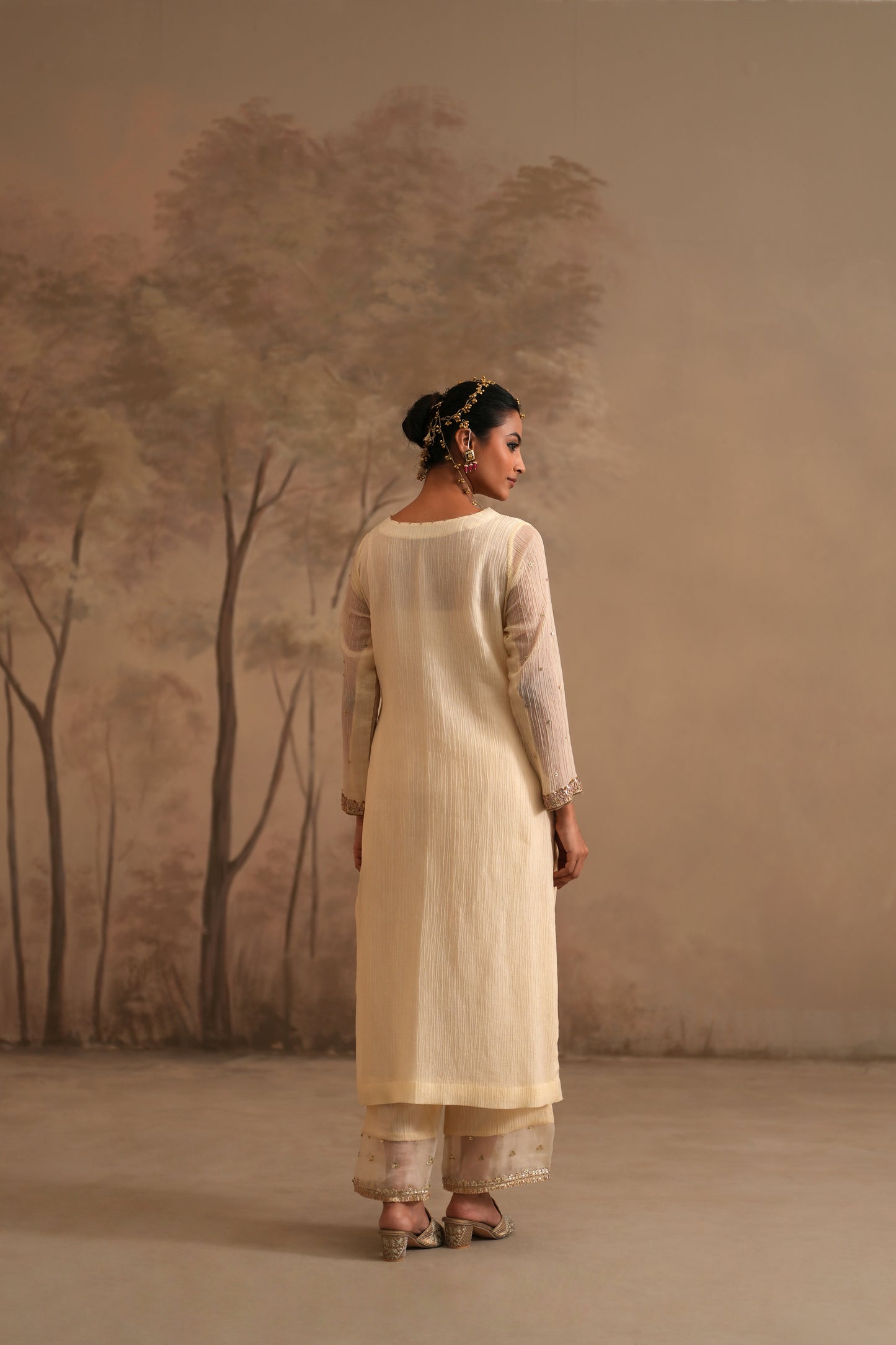 Dutch White Crushed Muslin Kurta with Zardozi and Gota V neck