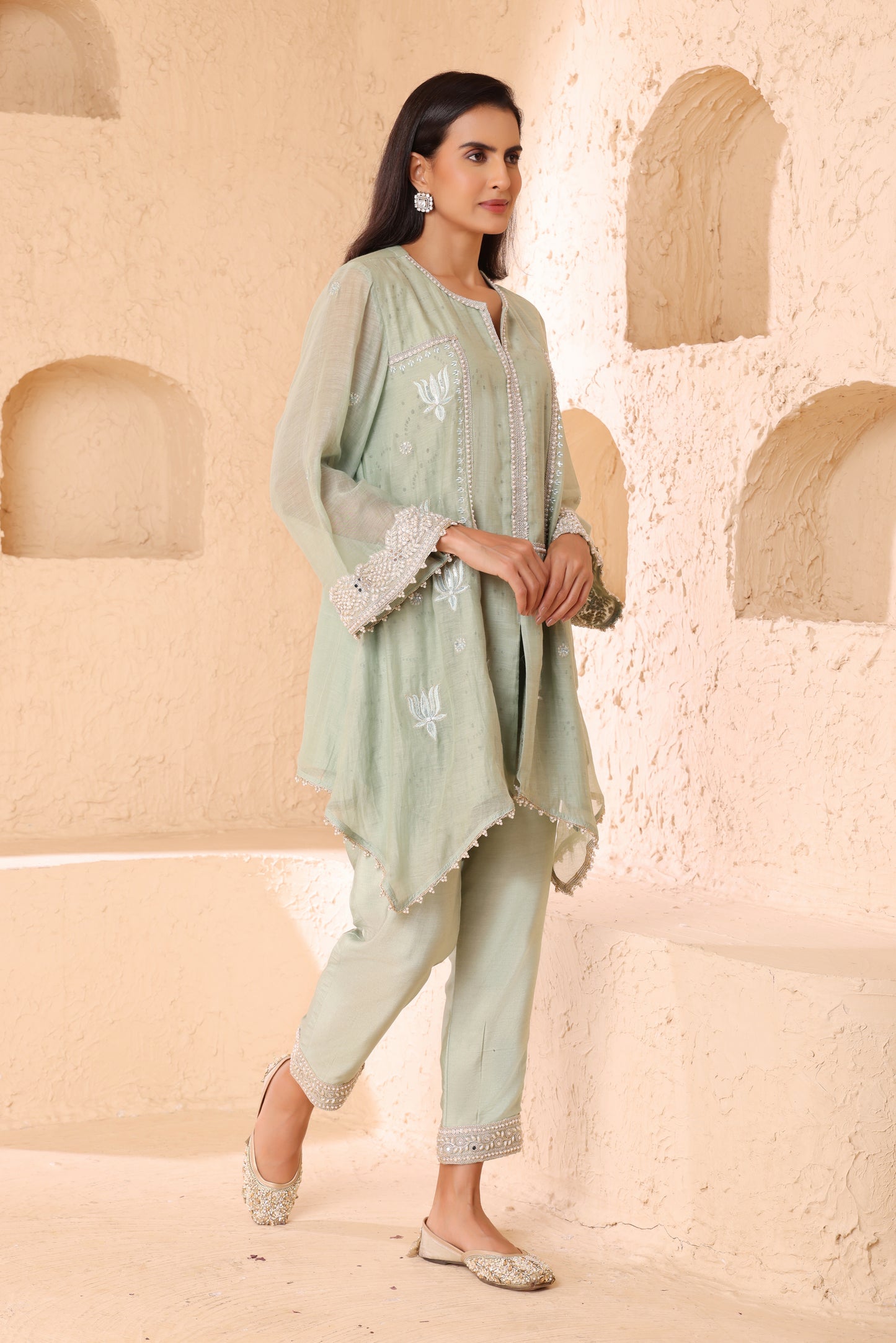 Asymmetrical short length shirt with narrow salwar