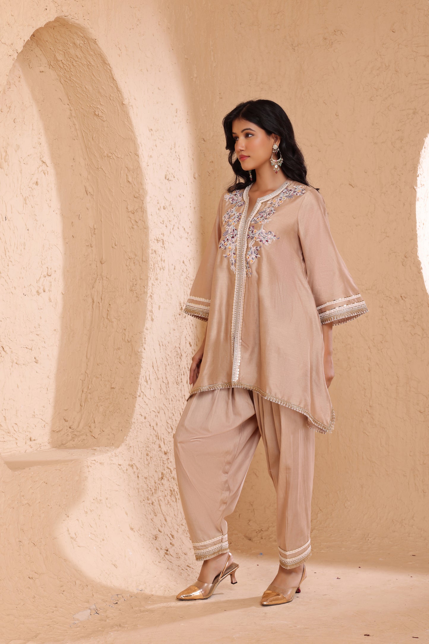 Asymmetrical short length shirt with narrow salwar