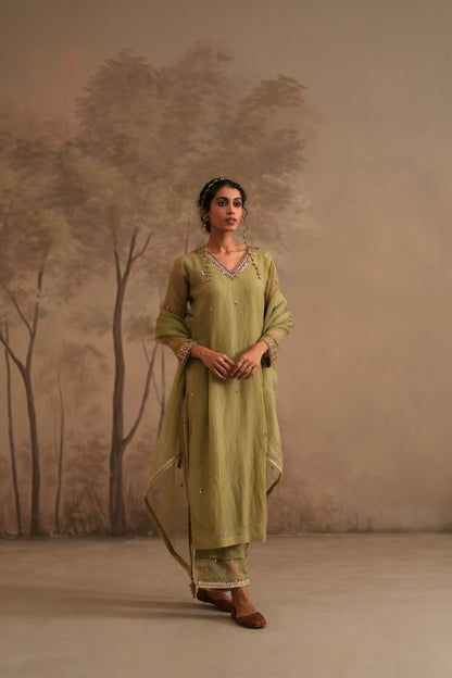 Aura V Kurta Set