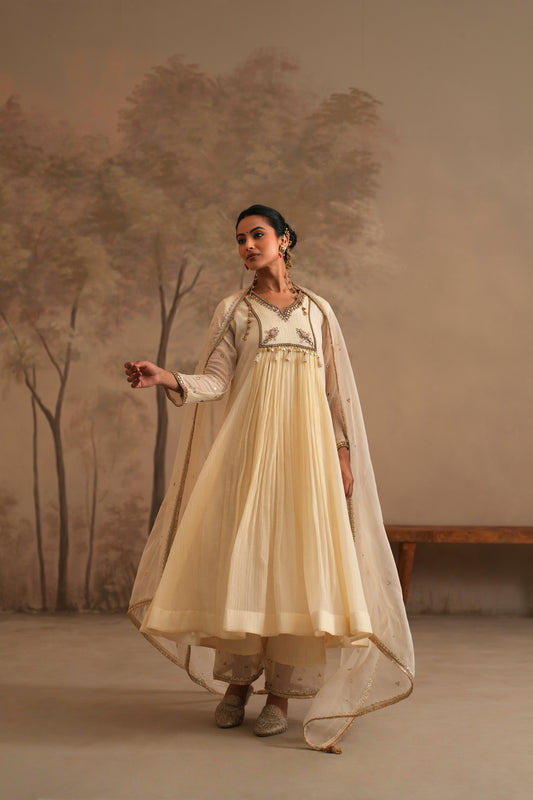 Dutch White Crushed Muslin Kurta with Zardozi and Gota yoke