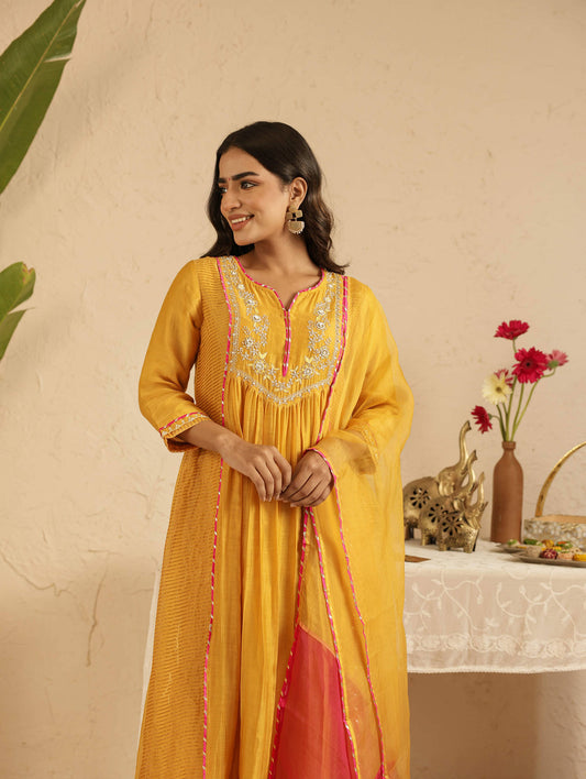 Gold Suit Set with Tissue Kali