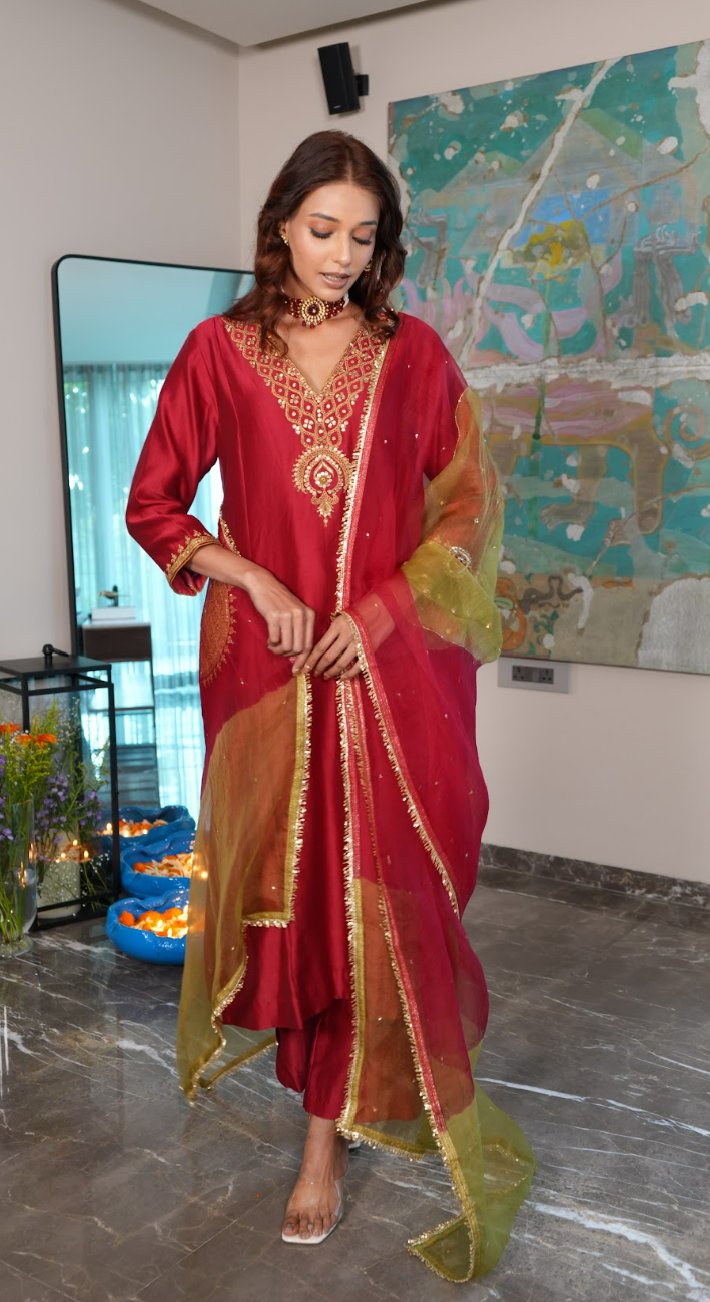 Red chanderi suit with pockets