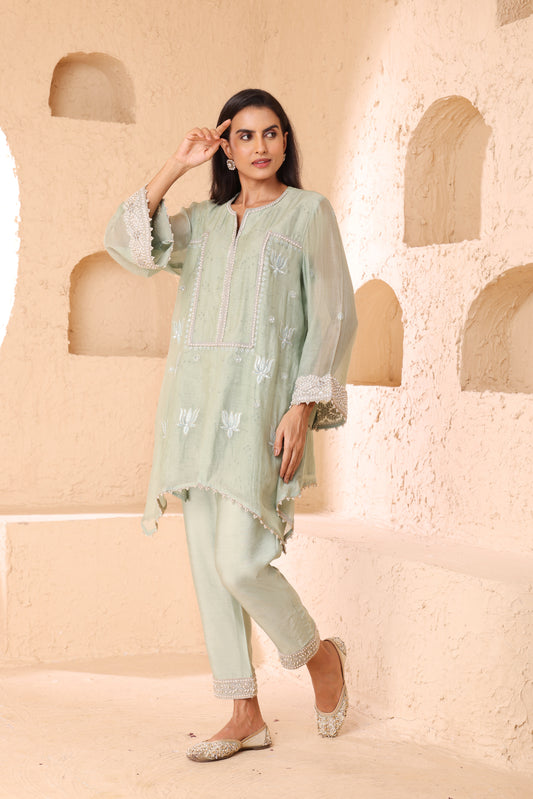 Asymmetrical short length shirt with narrow salwar