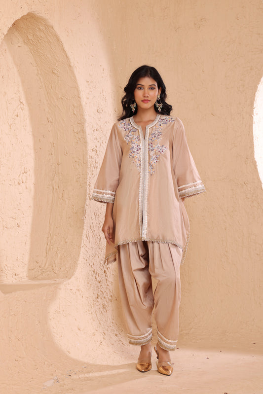 Asymmetrical short length shirt with narrow salwar